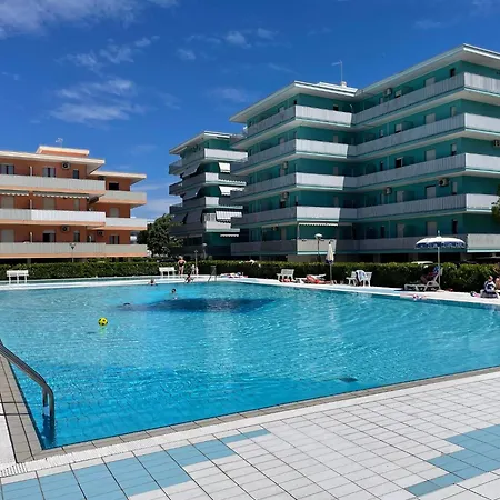 Apartman Relax And Chill By The Pool-beahost