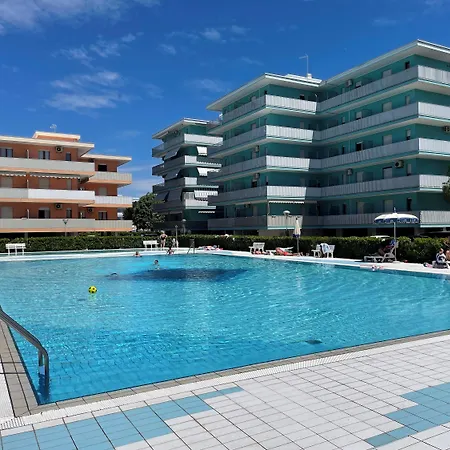 Apartment Relax And Chill By The Pool-beahost